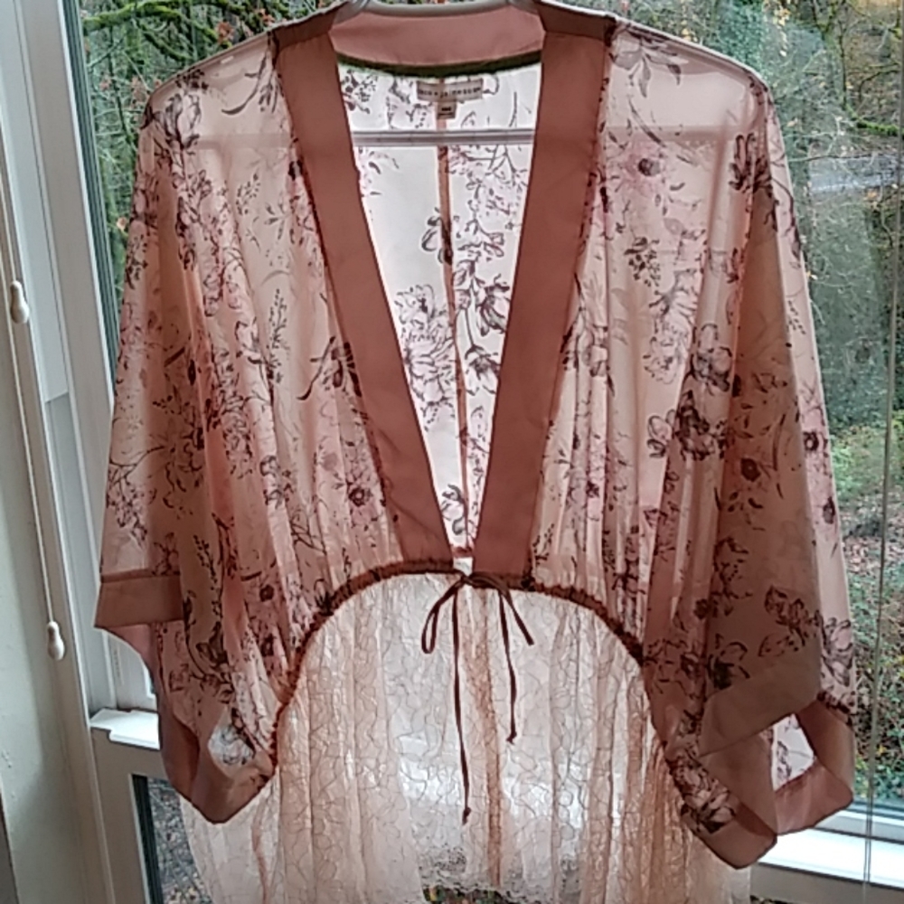 COCO+ JAIMESON Silk and lace floral cover XS/S
